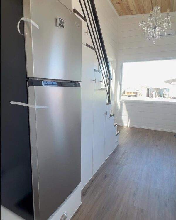 22ft Tiny Home with chandelier - Image 8