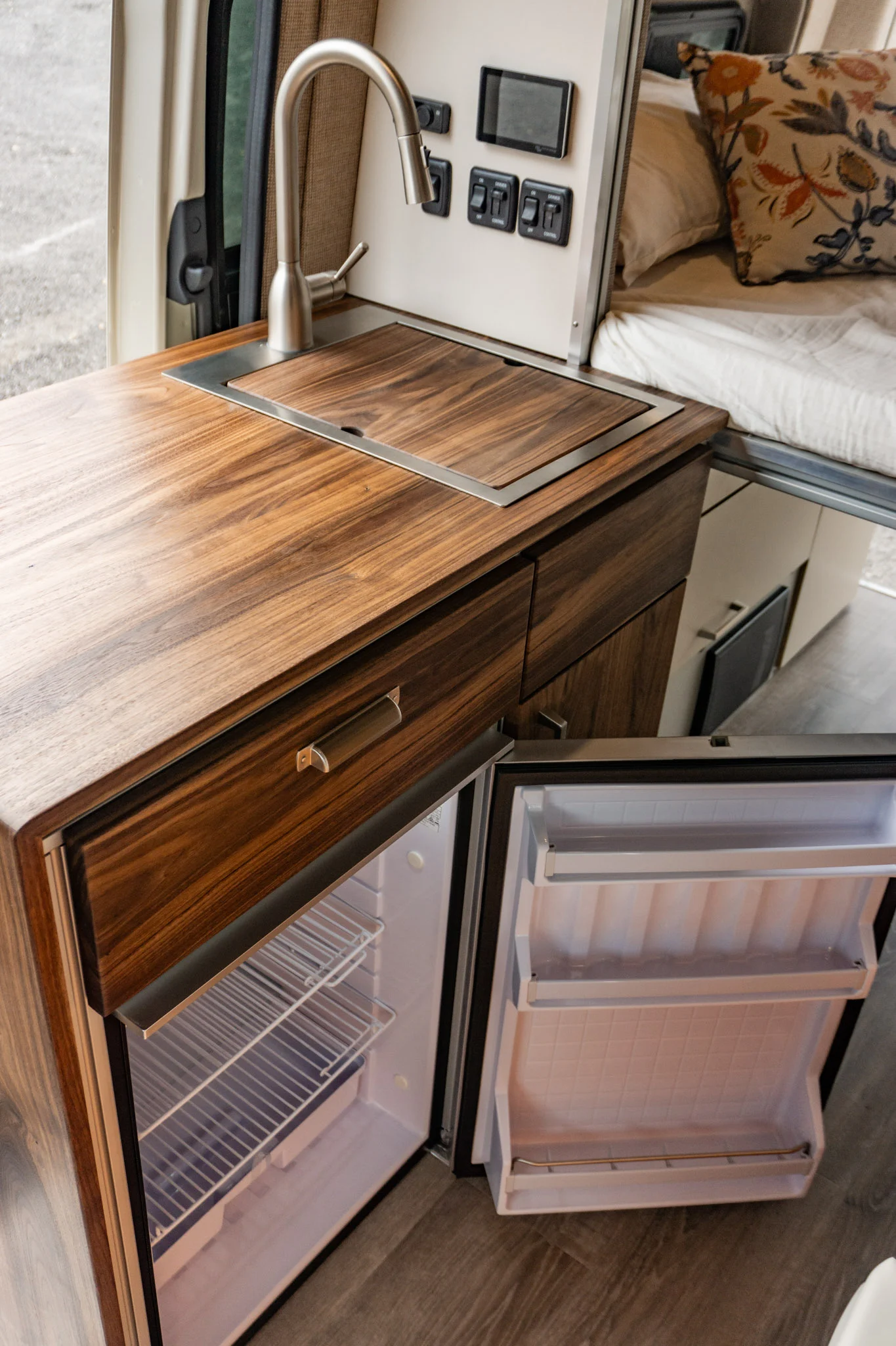 Pre-Owned 2020 Mercedes Sprinter 4×4 (SCOUT) - Image 9