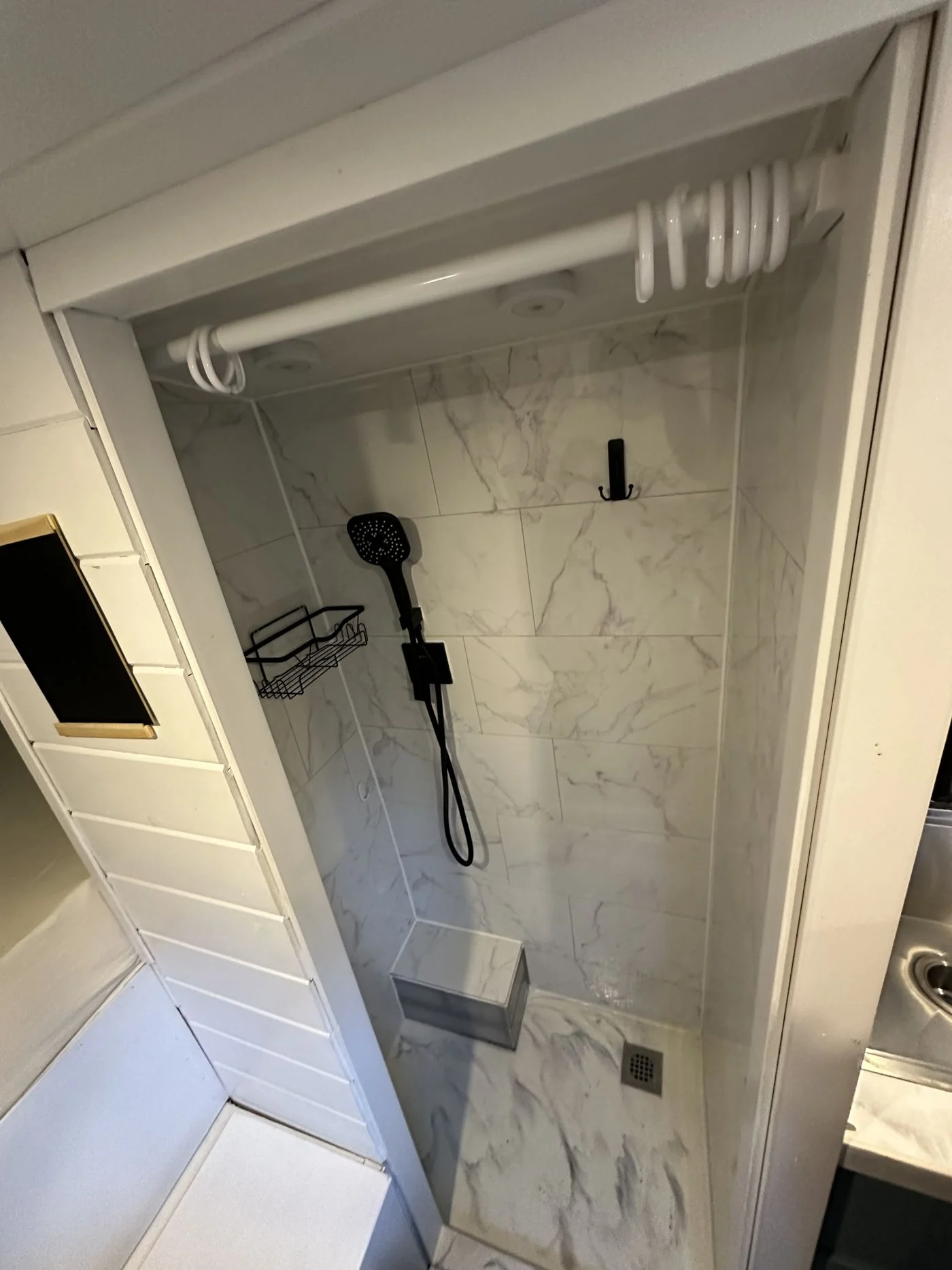 2019 Ford Transit High Roof EXT RWD With Bath (DEXTA) - Image 4