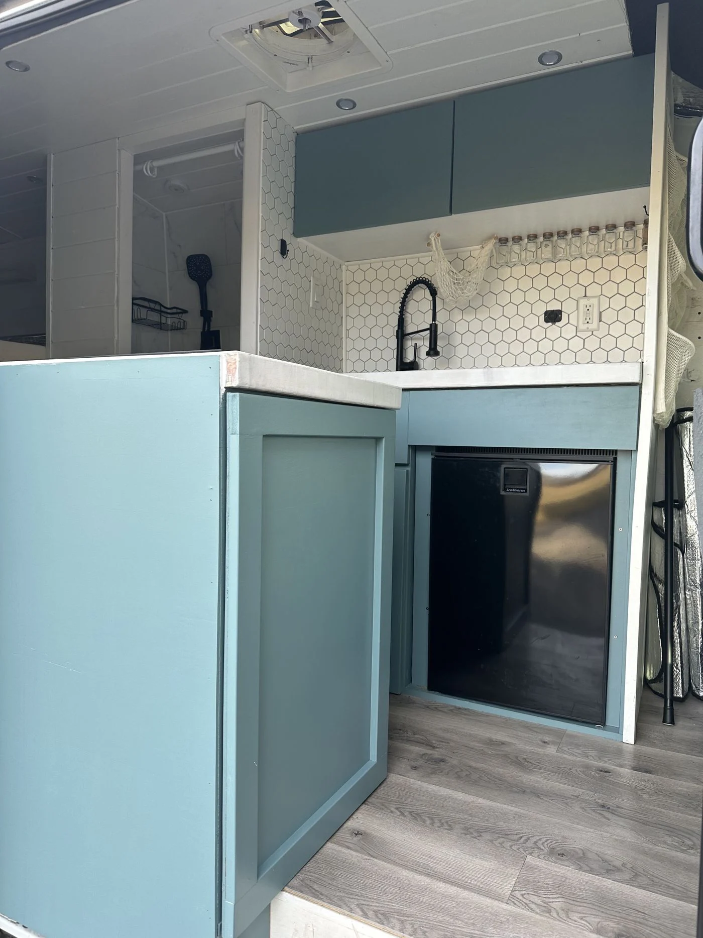 2019 Ford Transit High Roof EXT RWD With Bath (DEXTA) - Image 14