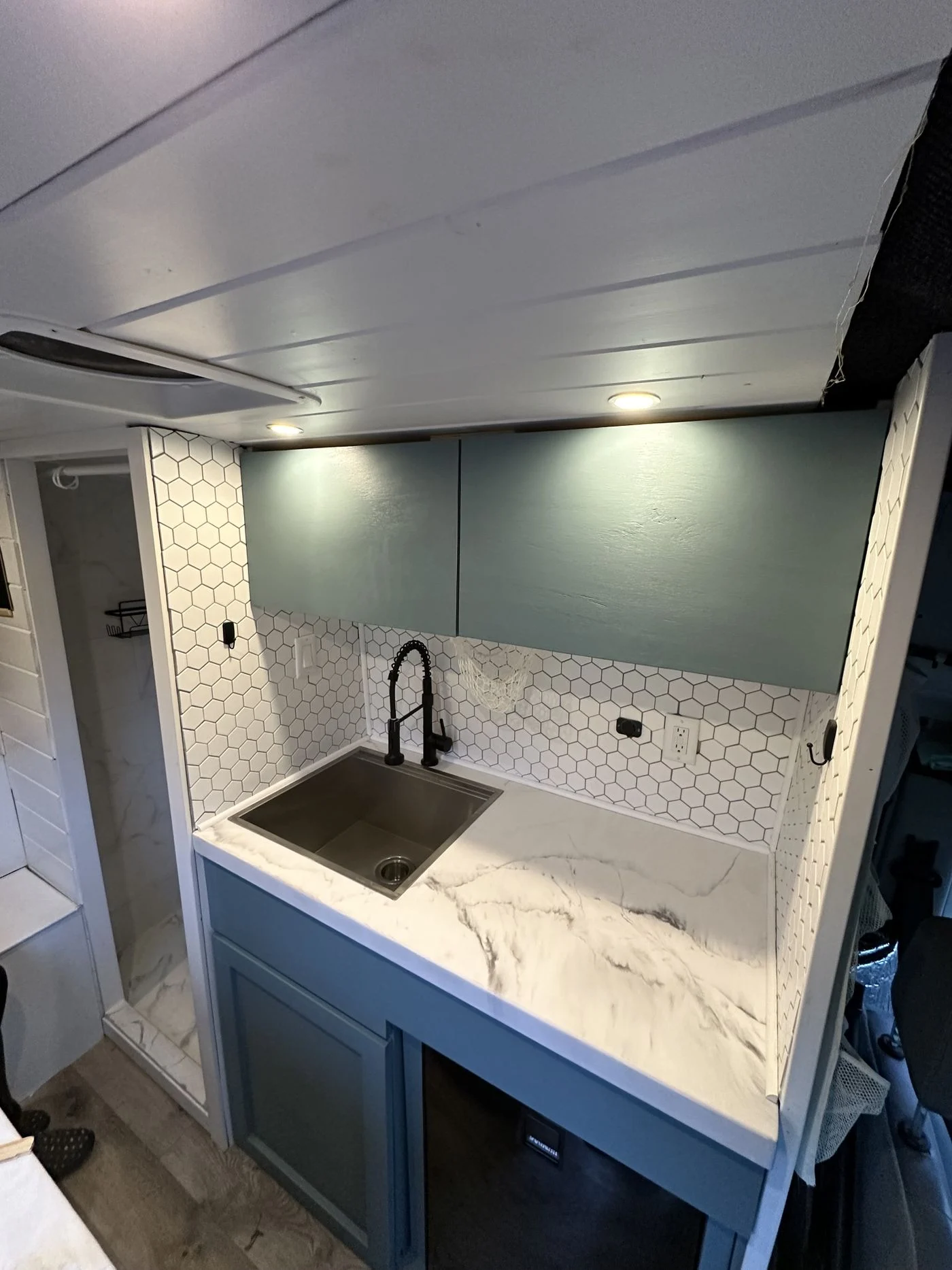 2019 Ford Transit High Roof EXT RWD With Bath (DEXTA) - Image 8