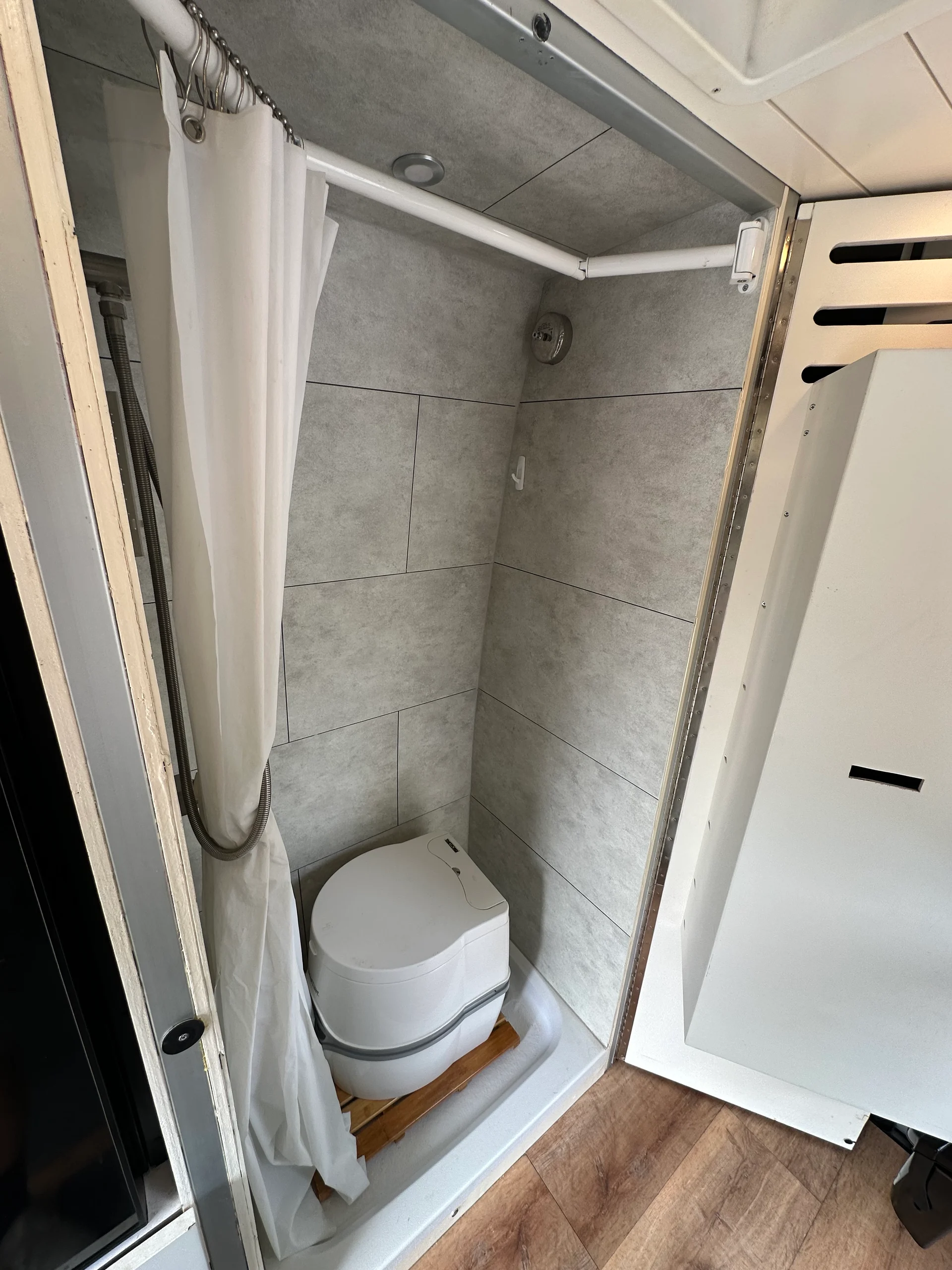 Pre-Owned 2015 Mercedes Sprinter 2WD (JUNO) - Image 11